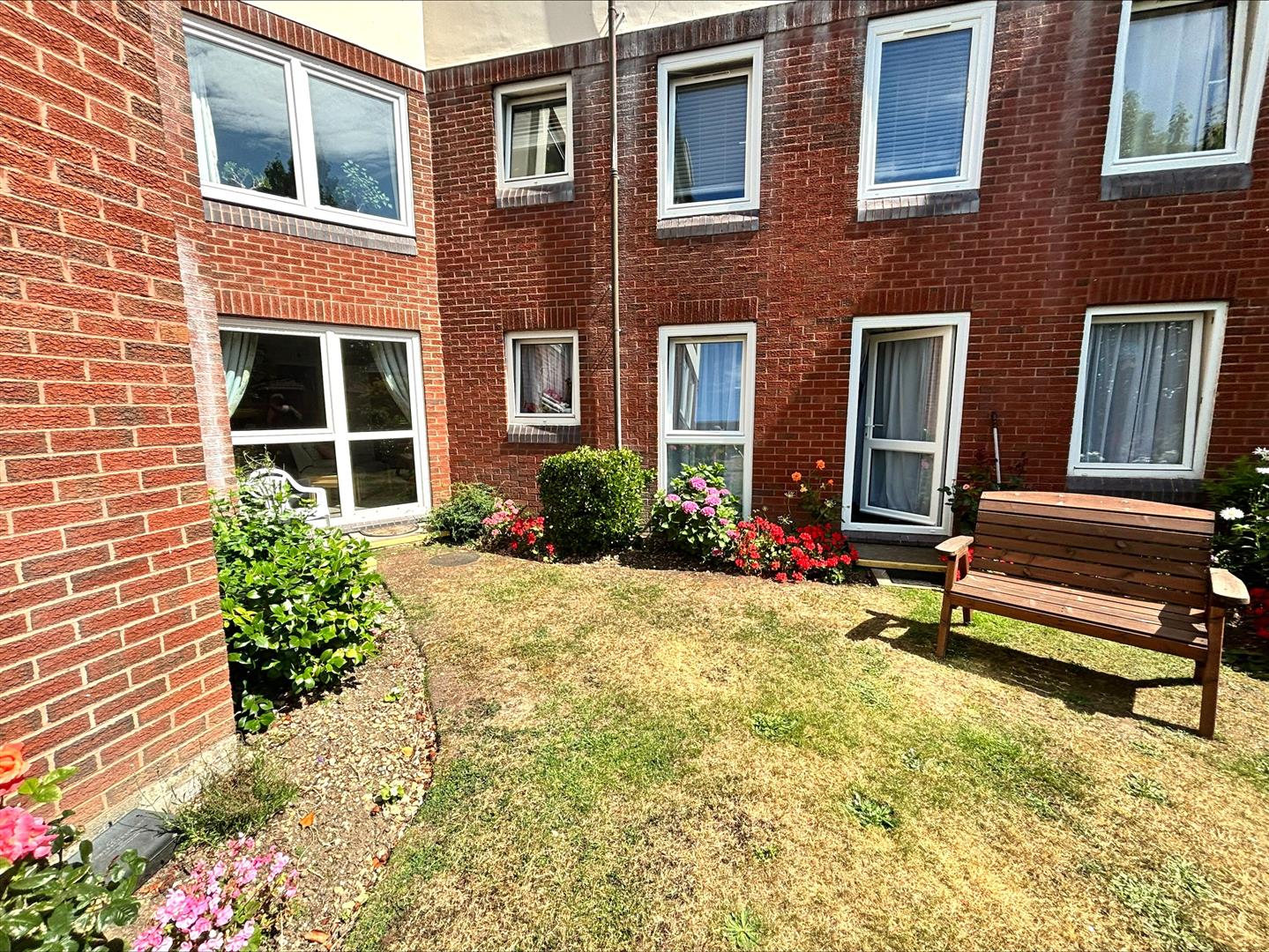 flat for rent green road