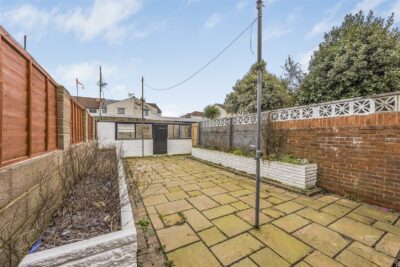 house - end terrace for rent catisfield road