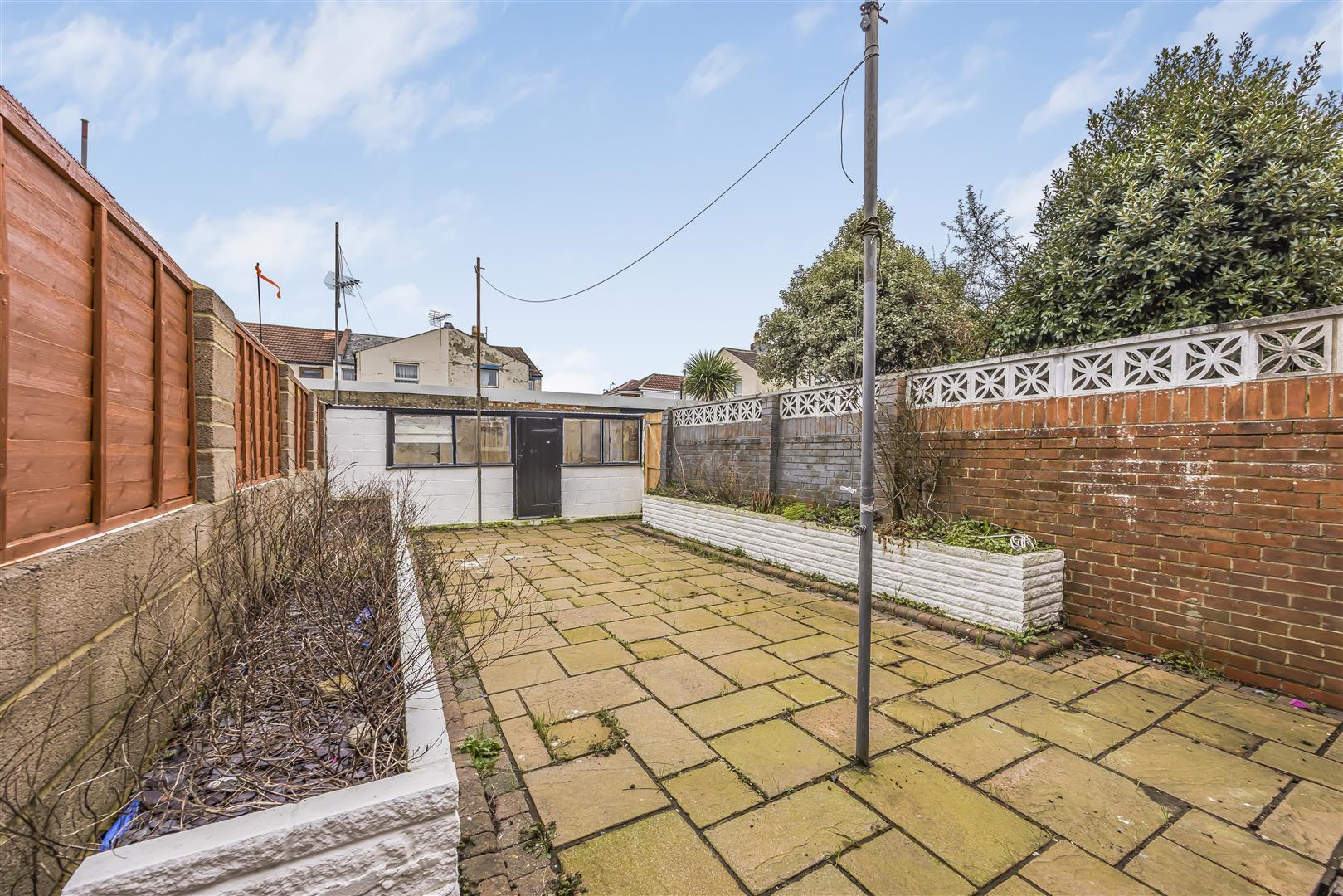house - end terrace for rent catisfield road