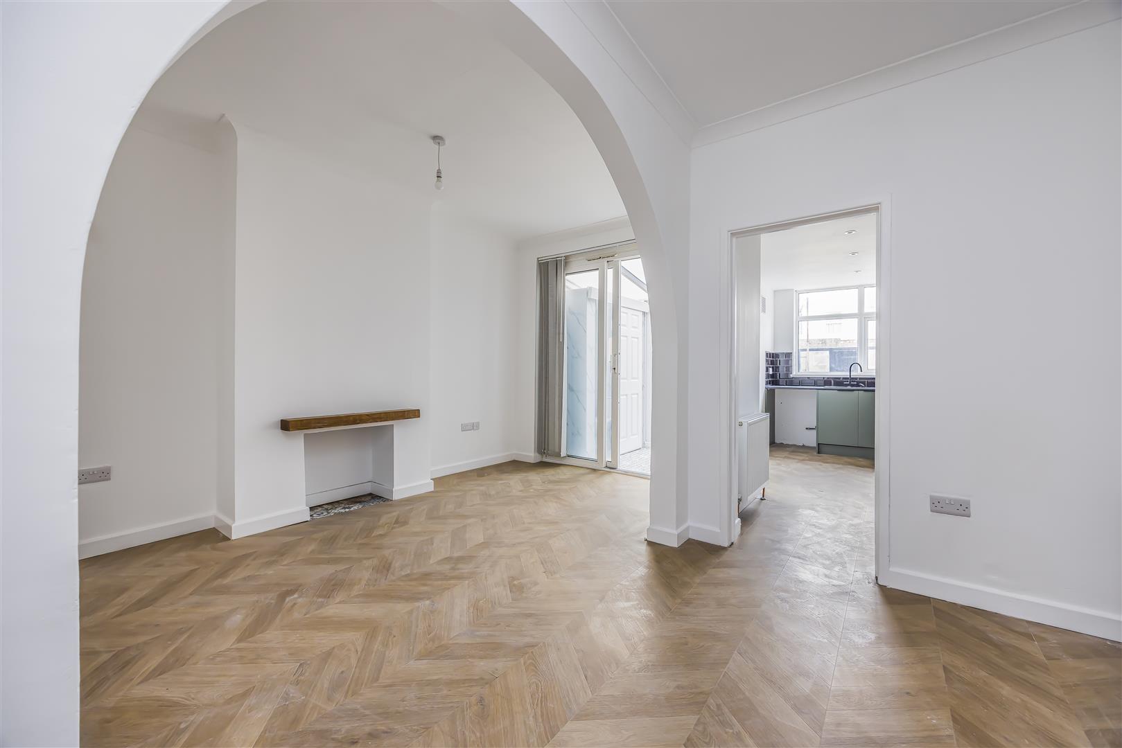 house - end terrace for rent catisfield road