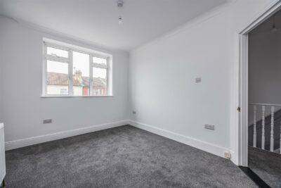 house - end terrace for rent catisfield road