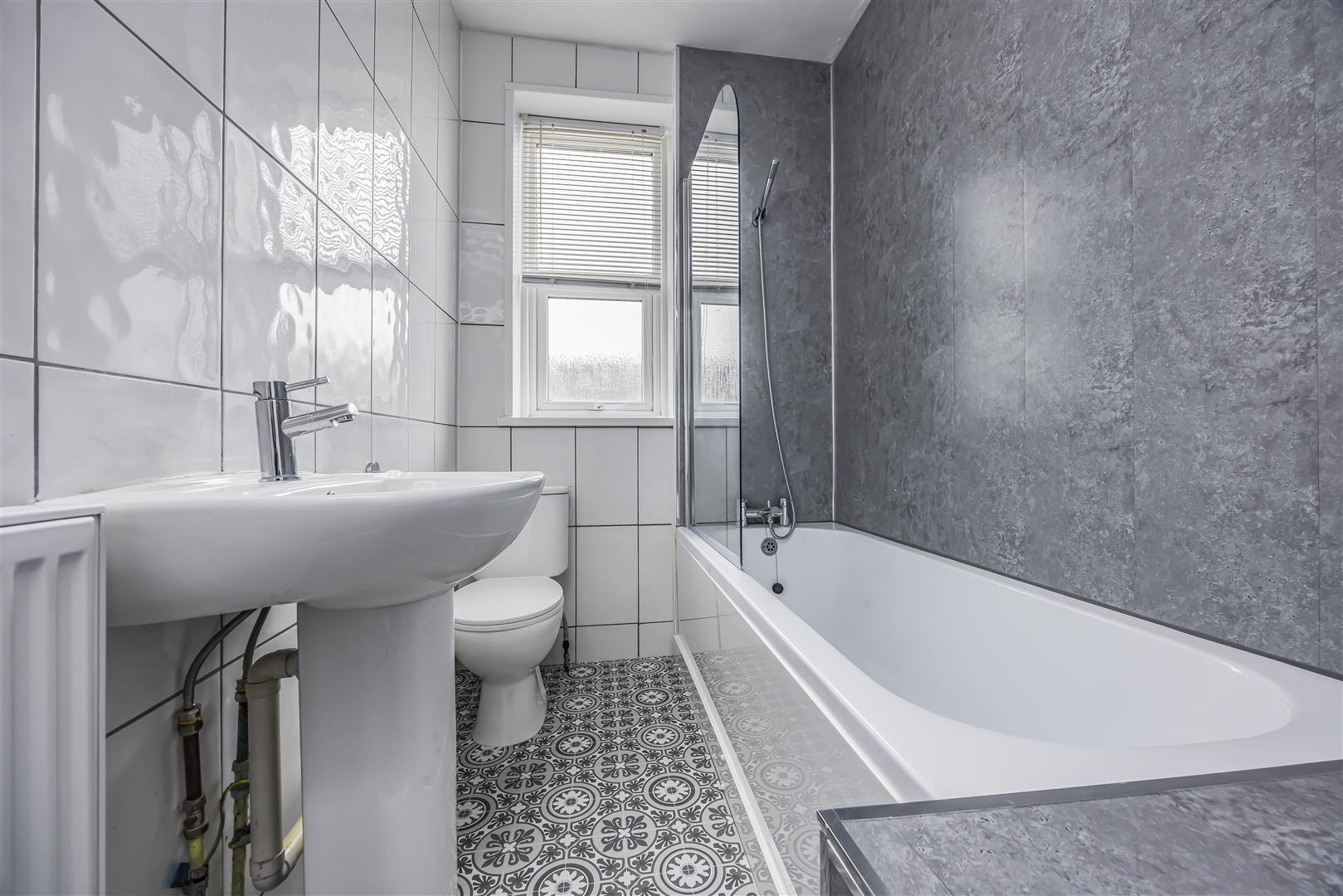 house - end terrace for rent catisfield road