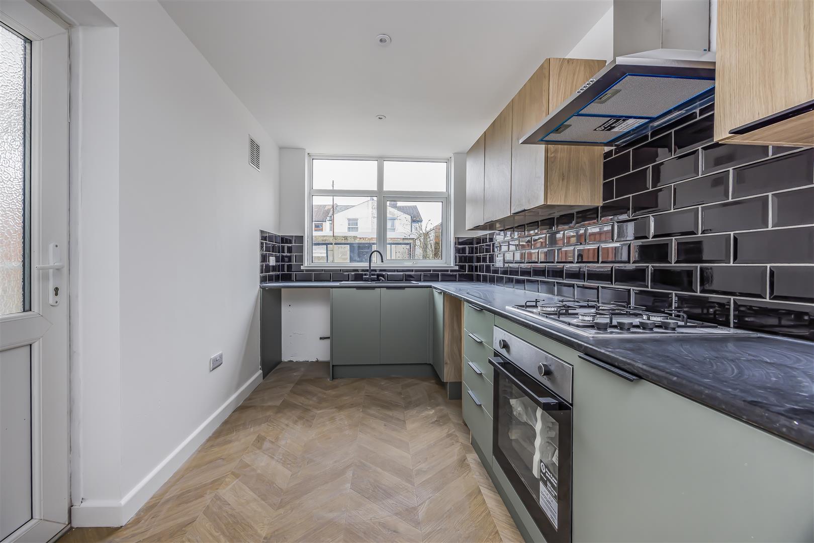 house - end terrace for rent catisfield road