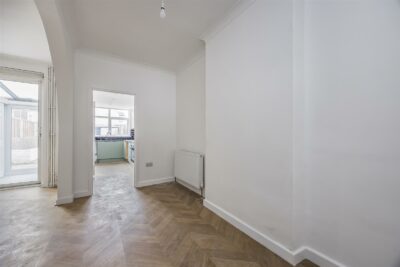 house - end terrace for rent catisfield road