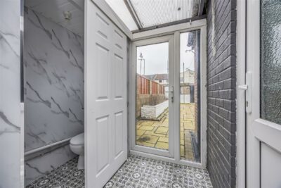 house - end terrace for rent catisfield road