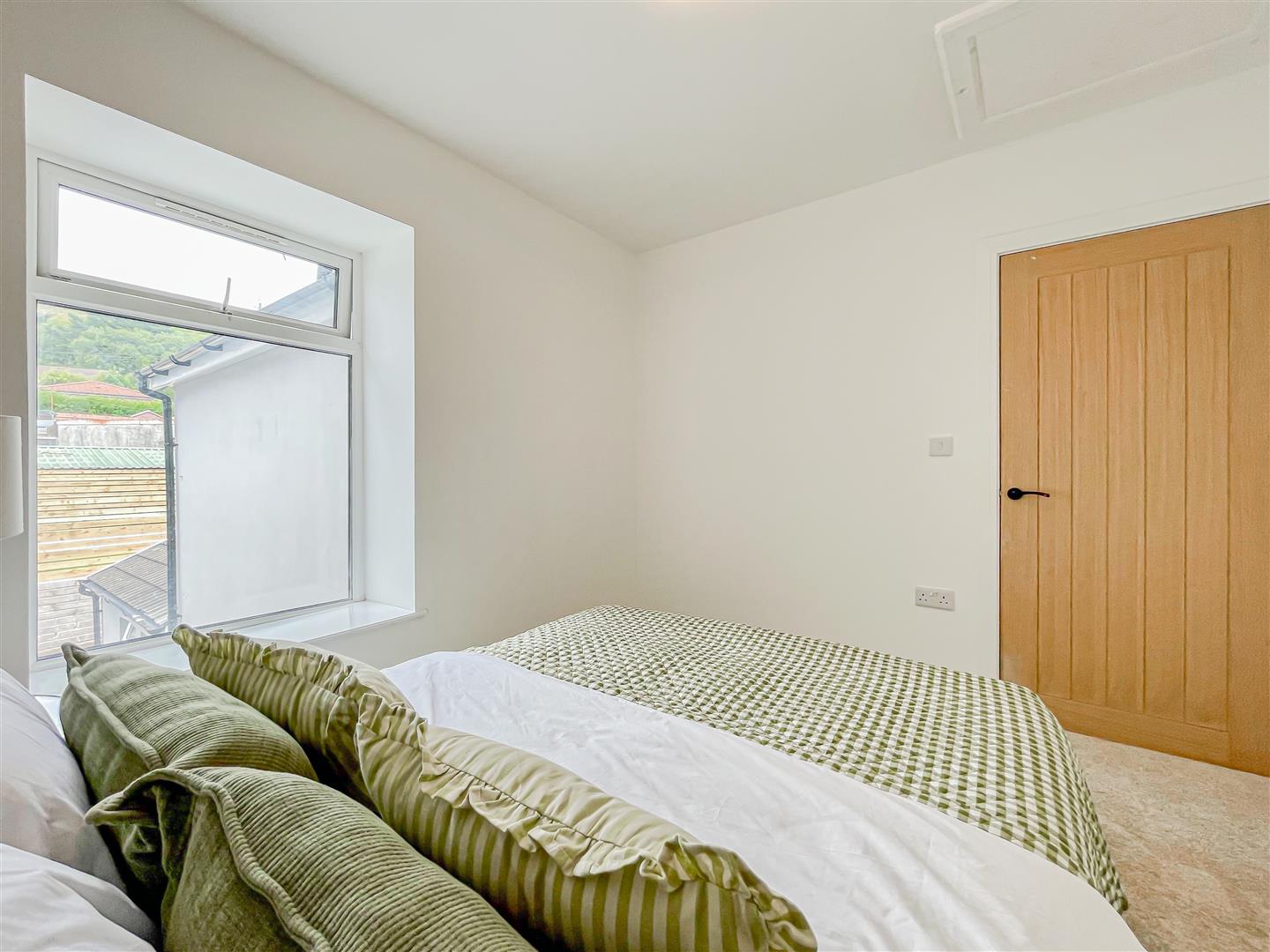 house for sale ynyswen road