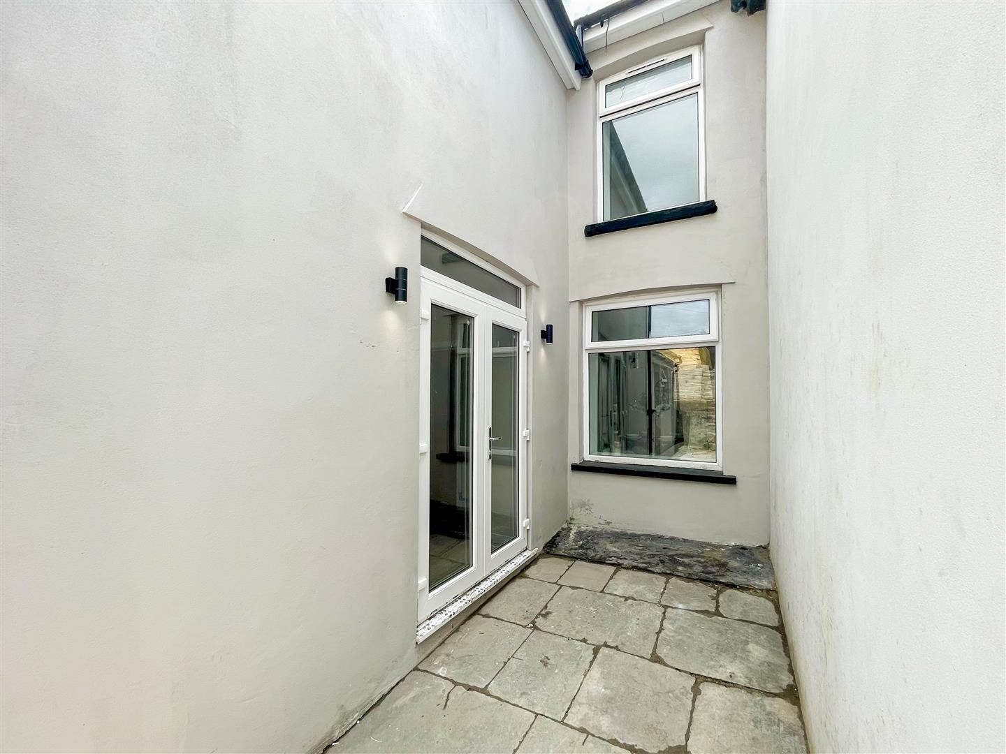 house for sale ynyswen road