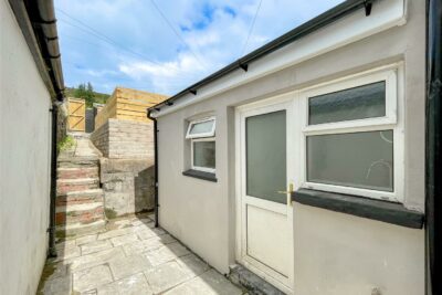 house for sale ynyswen road