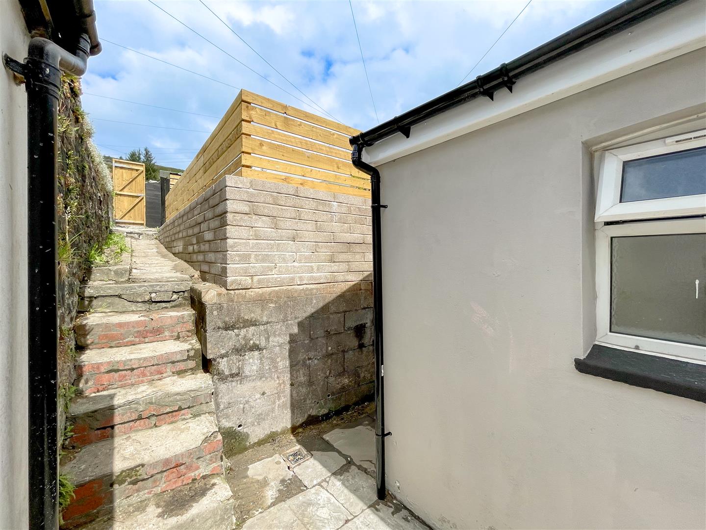 house for sale ynyswen road