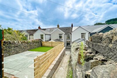 house for sale ynyswen road