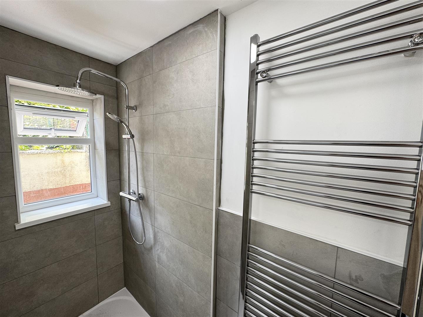 house - terraced for rent new road