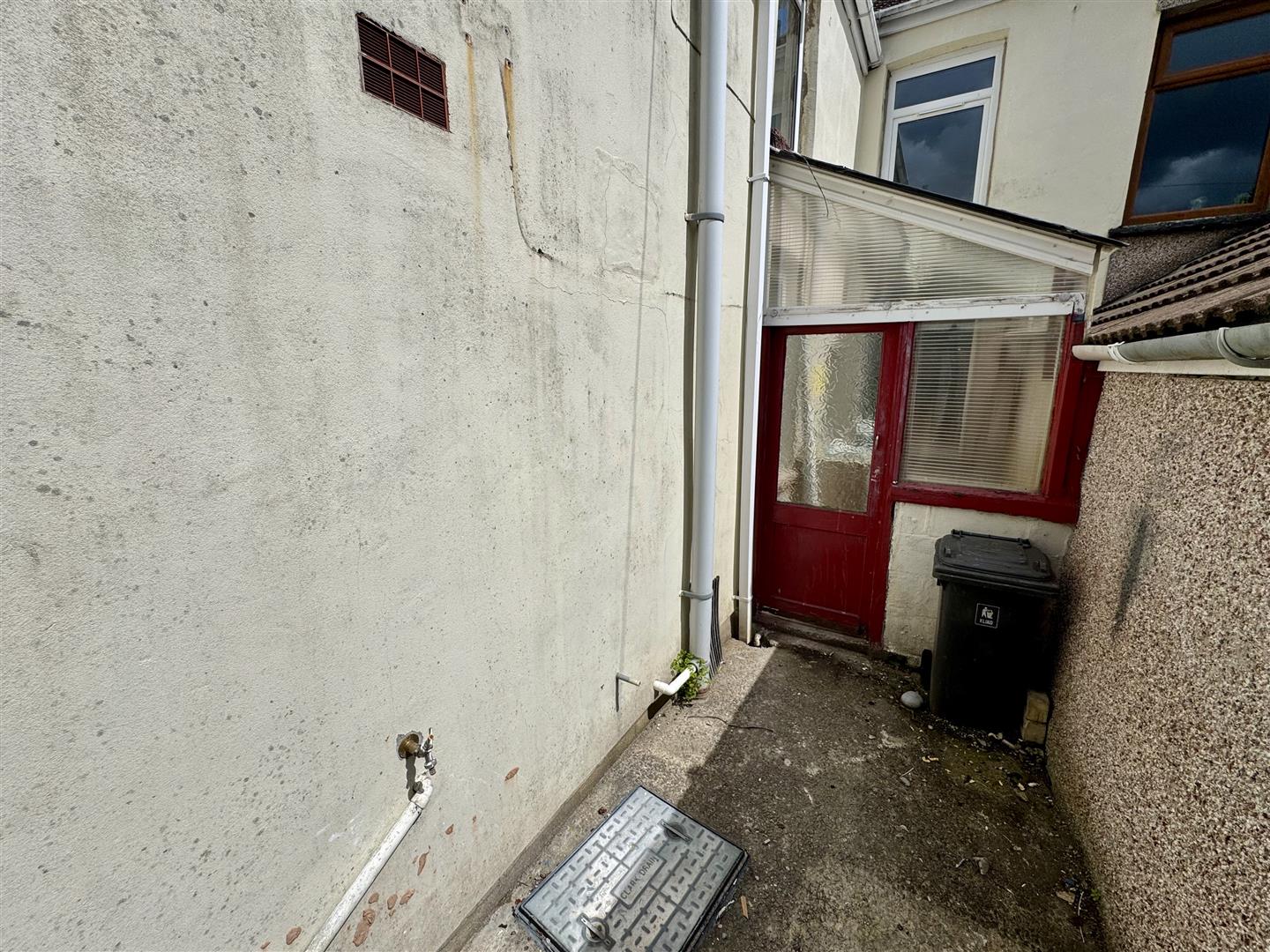 house - terraced for rent new road