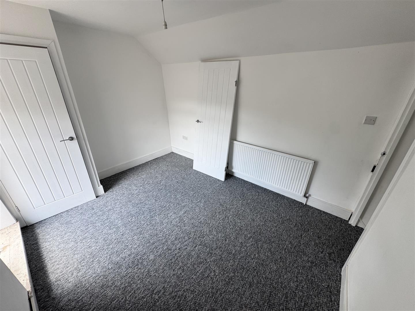 house - terraced for rent new road