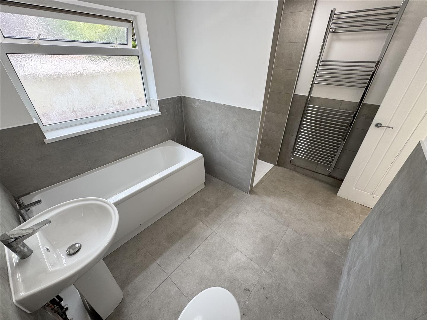 house - terraced for rent new road