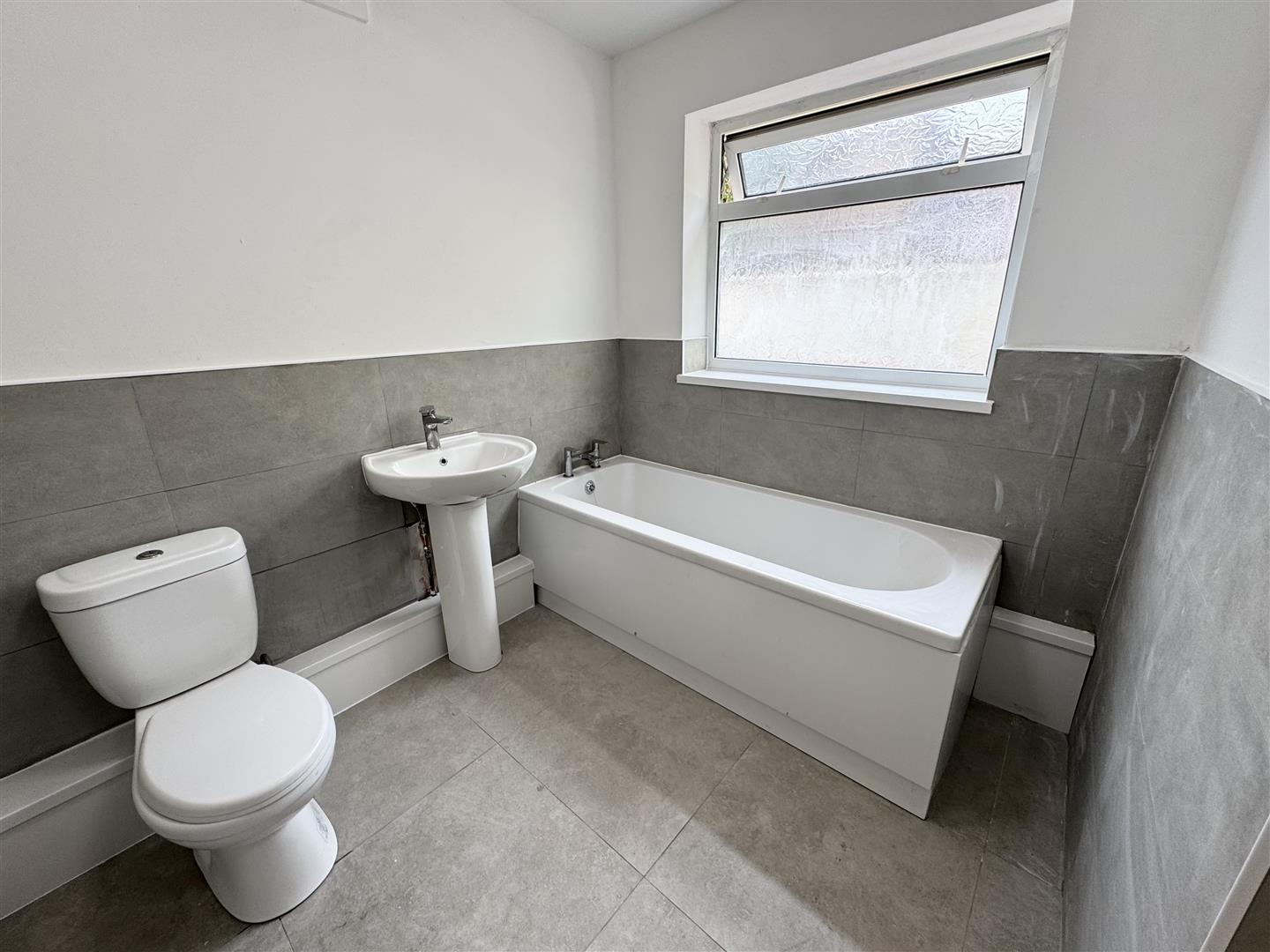 house - terraced for rent new road