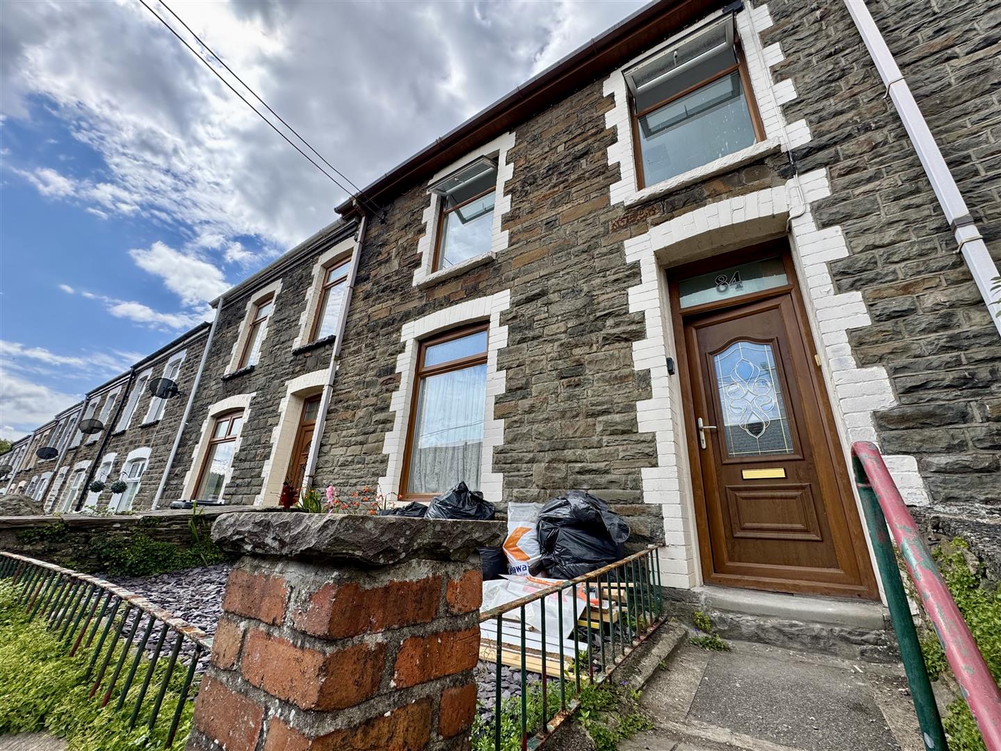 house - terraced for rent new road