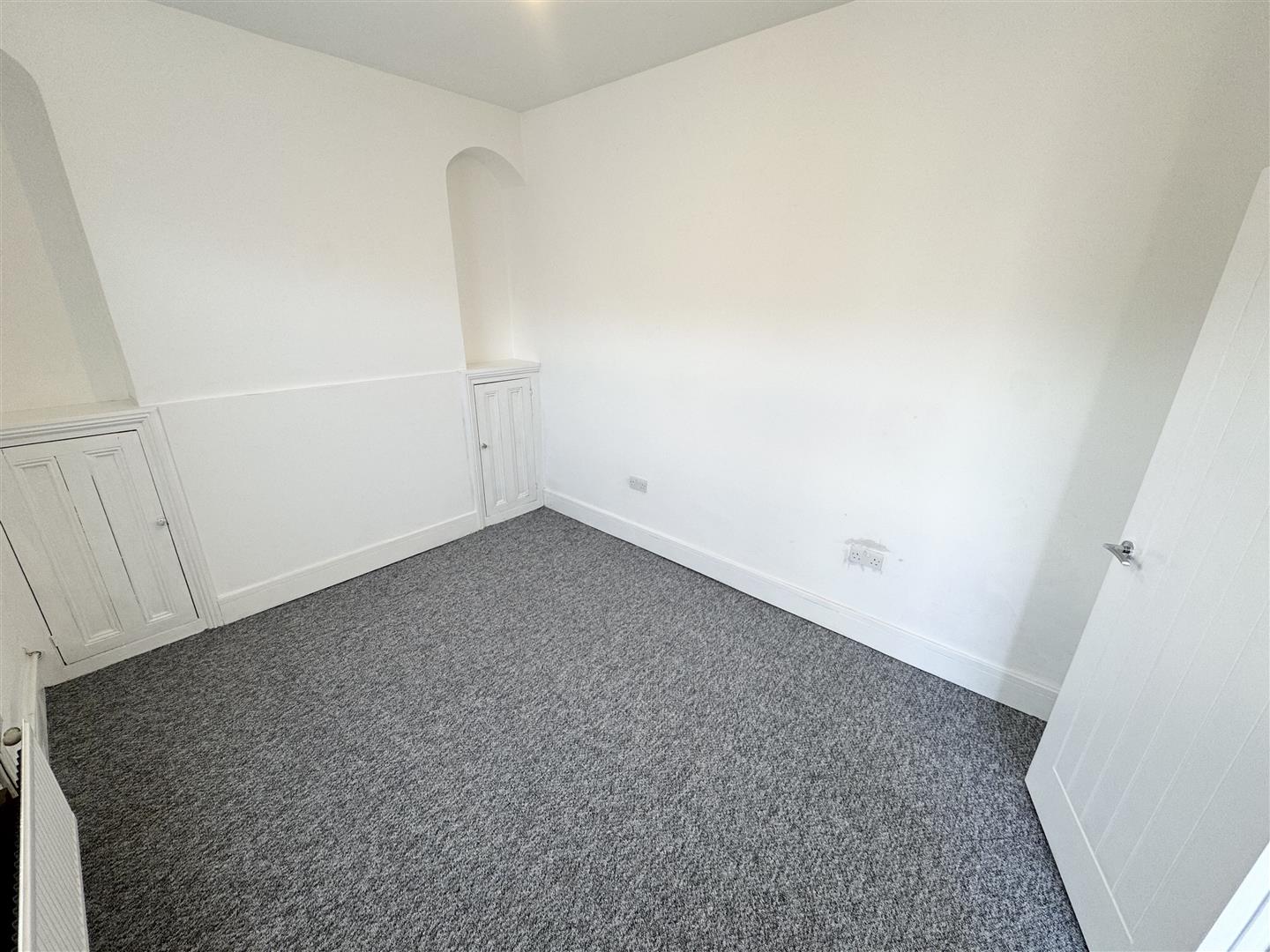 house - terraced for rent new road