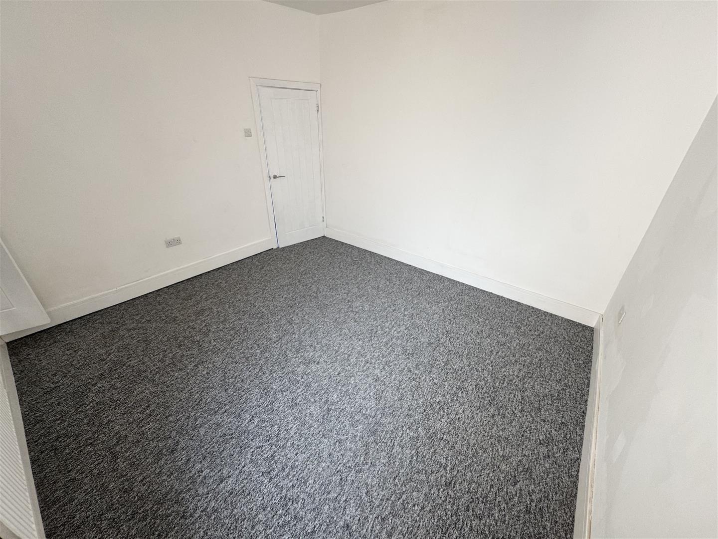 house - terraced for rent new road