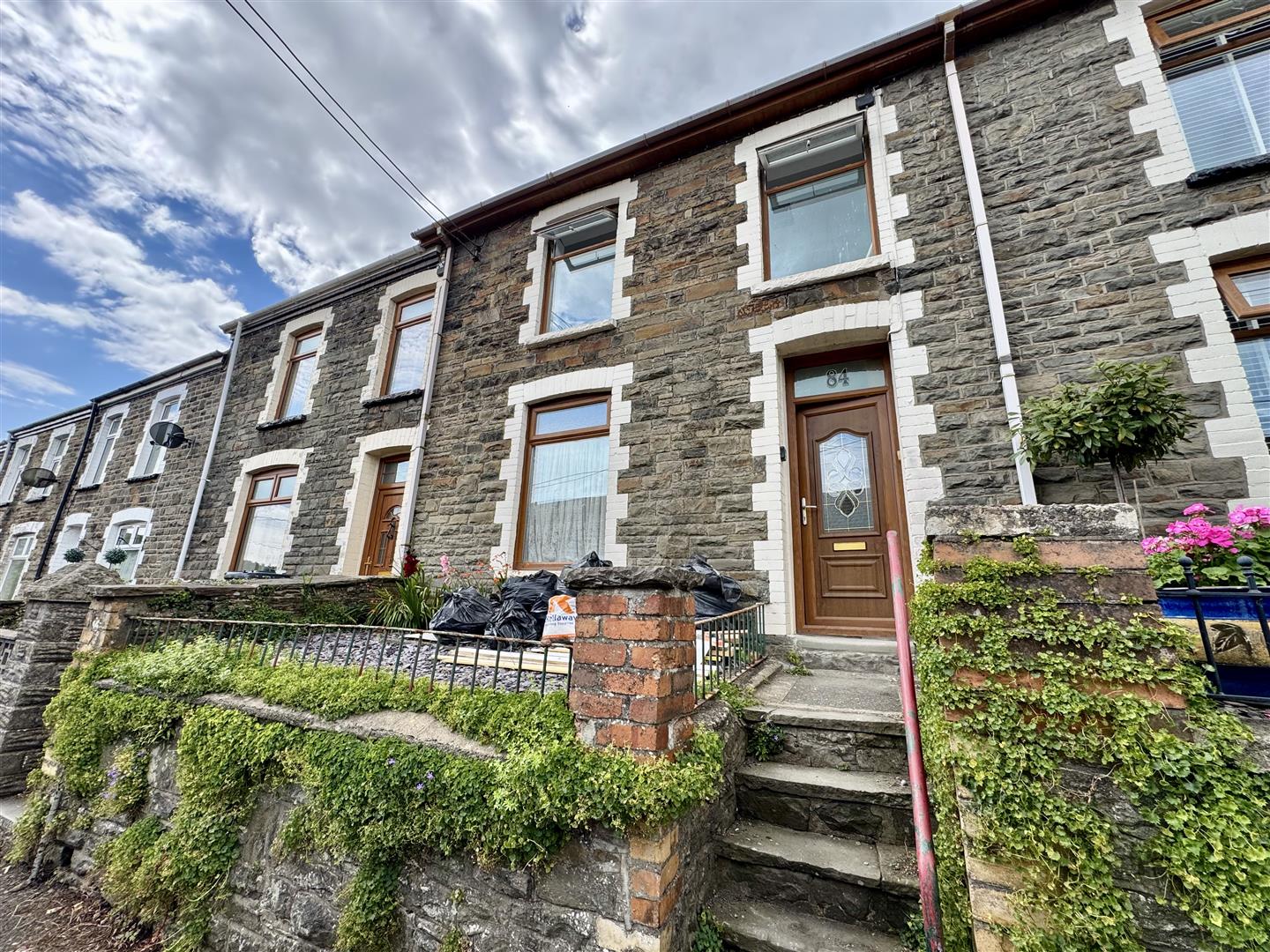 house - terraced for rent new road