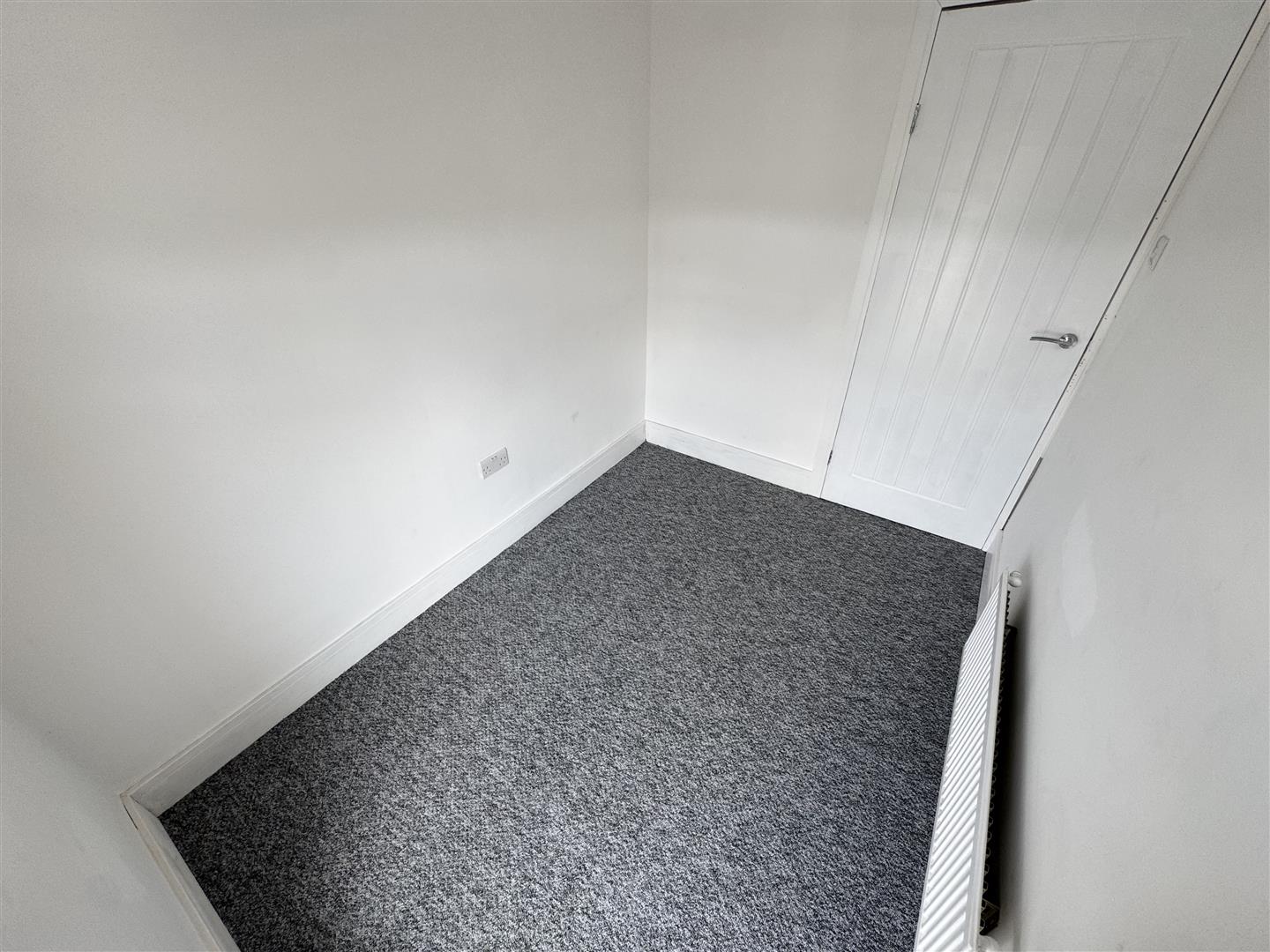 house - terraced for rent new road