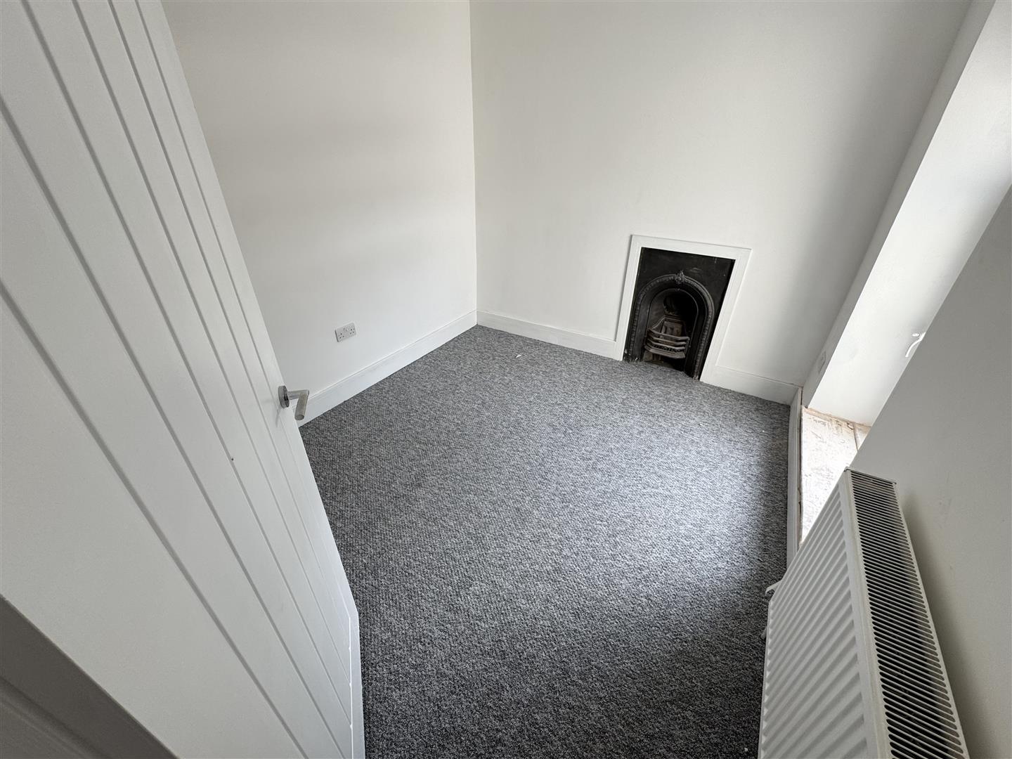 house - terraced for rent new road