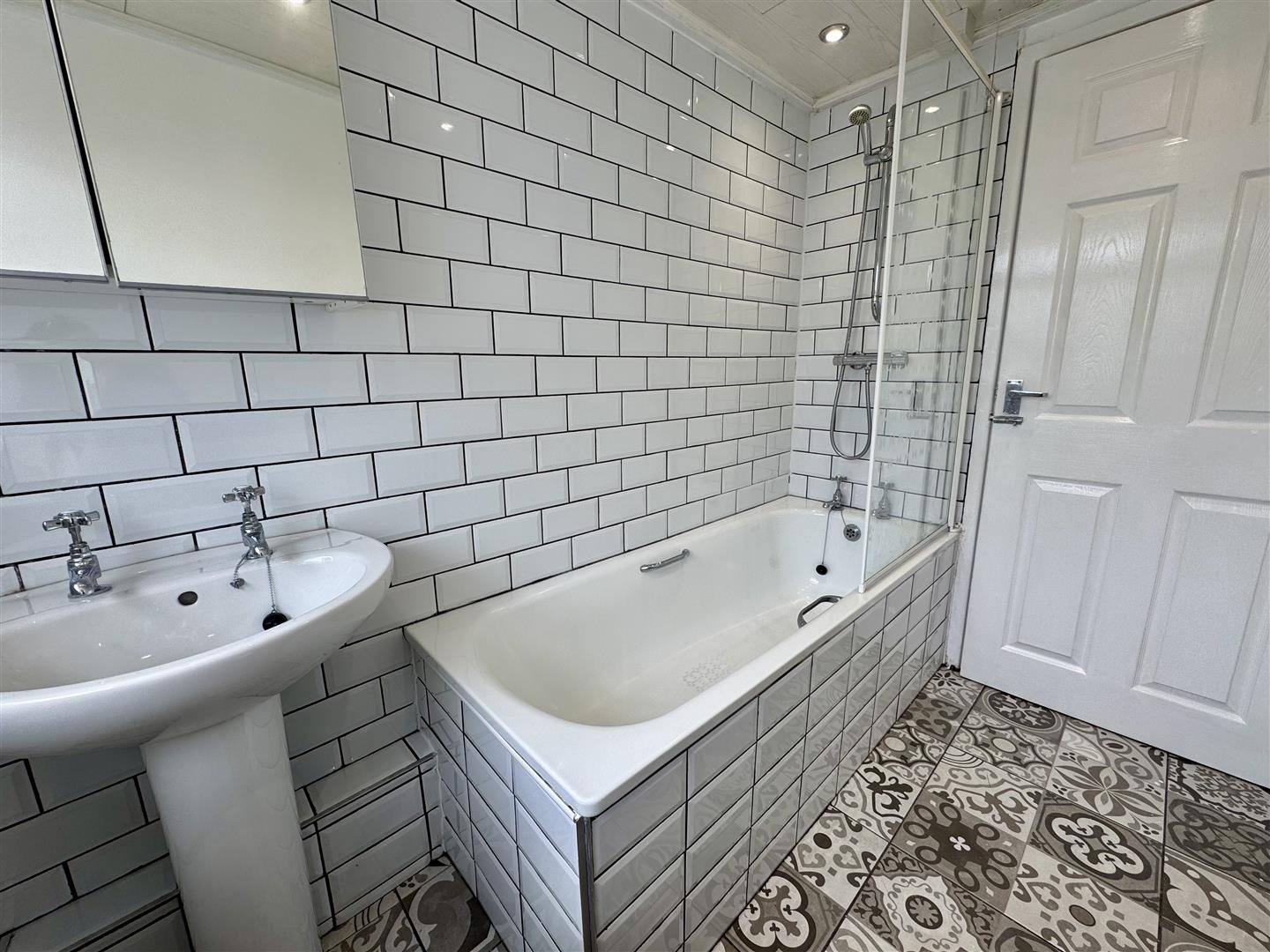 house - terraced for rent church road