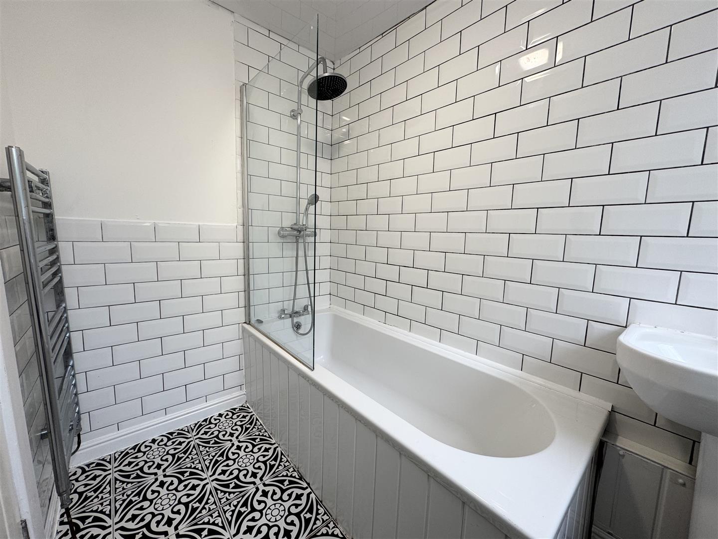 house - terraced for rent webster street