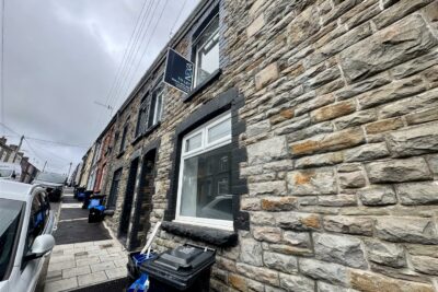 house - terraced for rent webster street