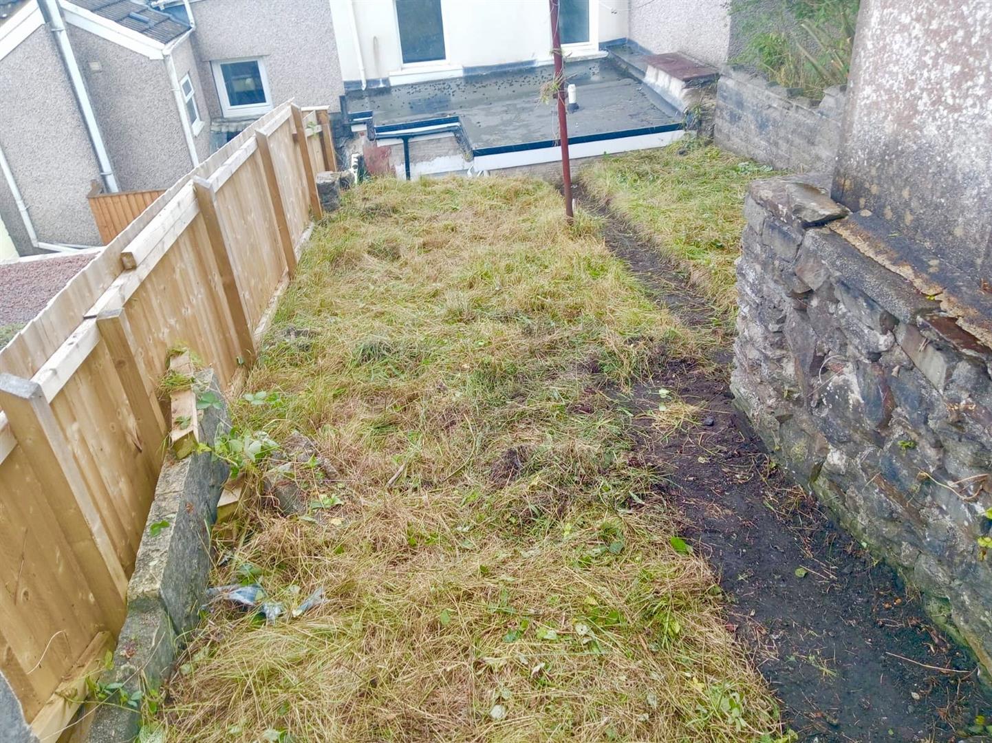 house - terraced for rent webster street