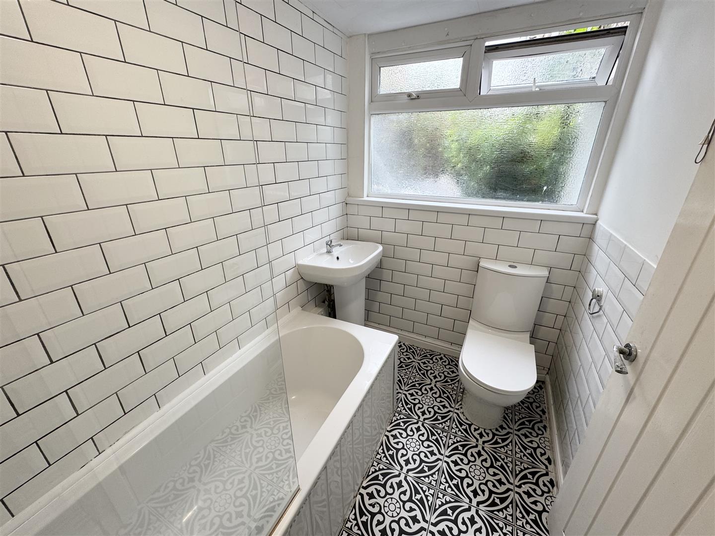 house - terraced for rent webster street
