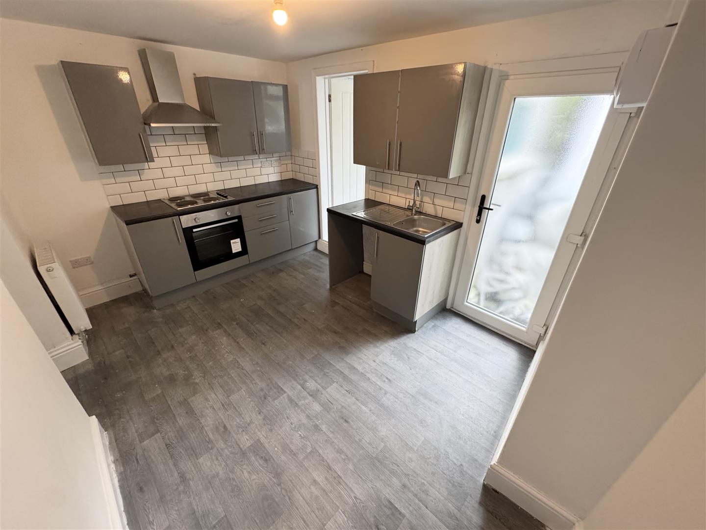 house - terraced for rent webster street