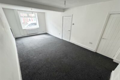 house - terraced for rent webster street