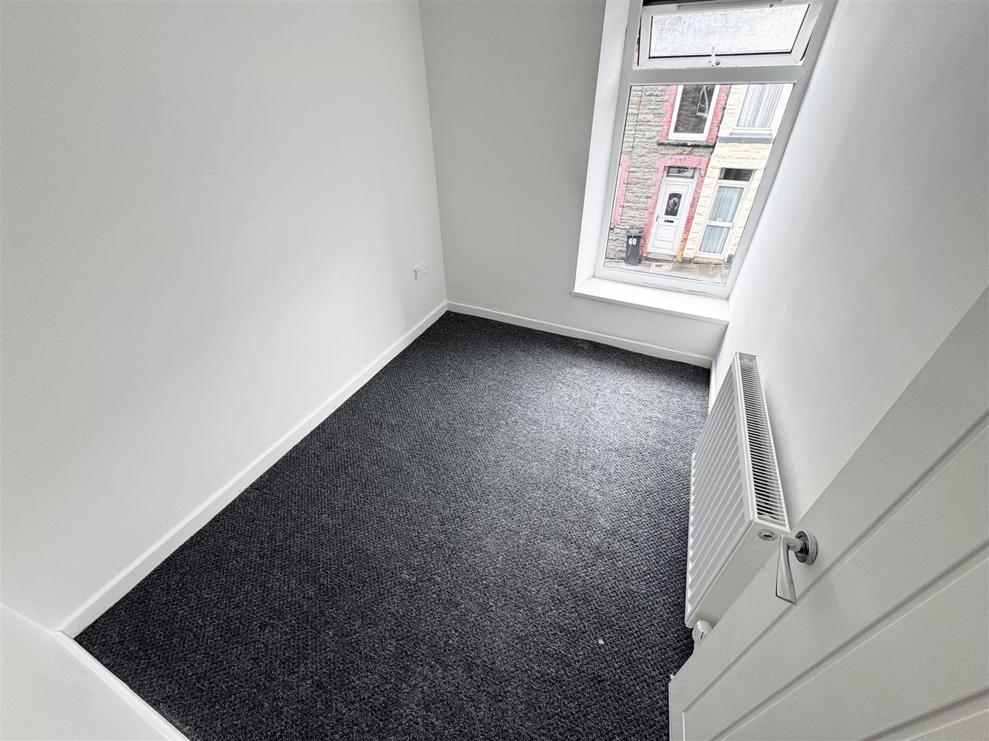 house - terraced for rent webster street