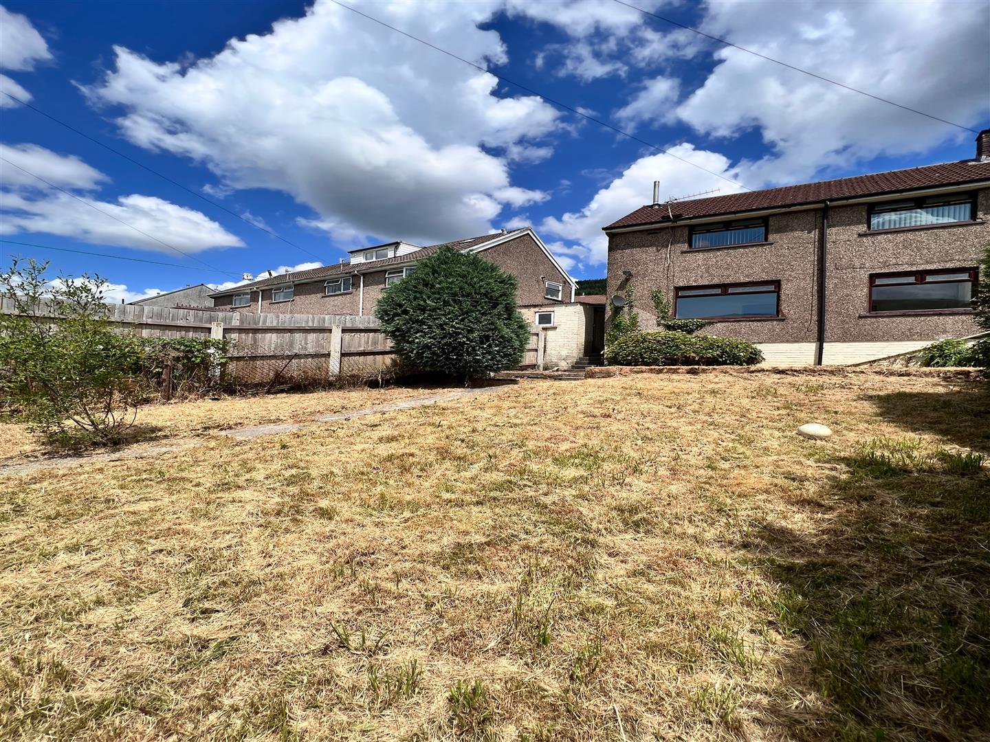 house - semi-detached for rent bryn heulog