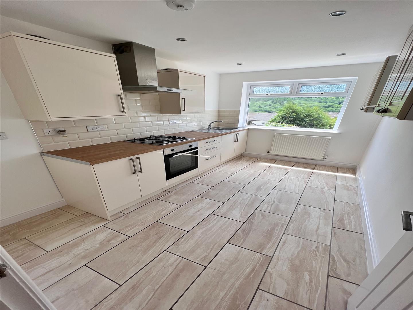 house - semi-detached for rent bryn heulog