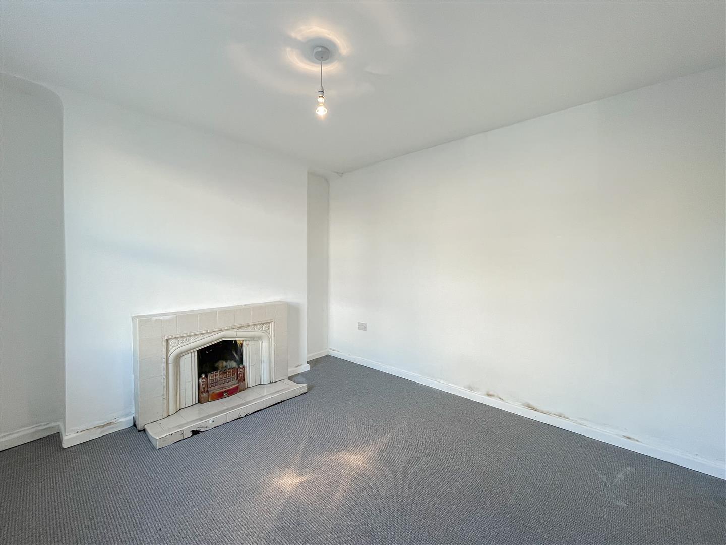 house - terraced for sale cross roads