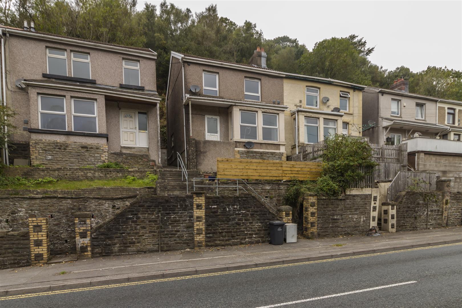 house - terraced for rent aberbeeg road