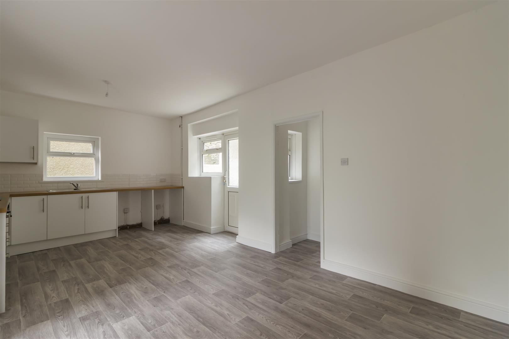 house - terraced for rent aberbeeg road
