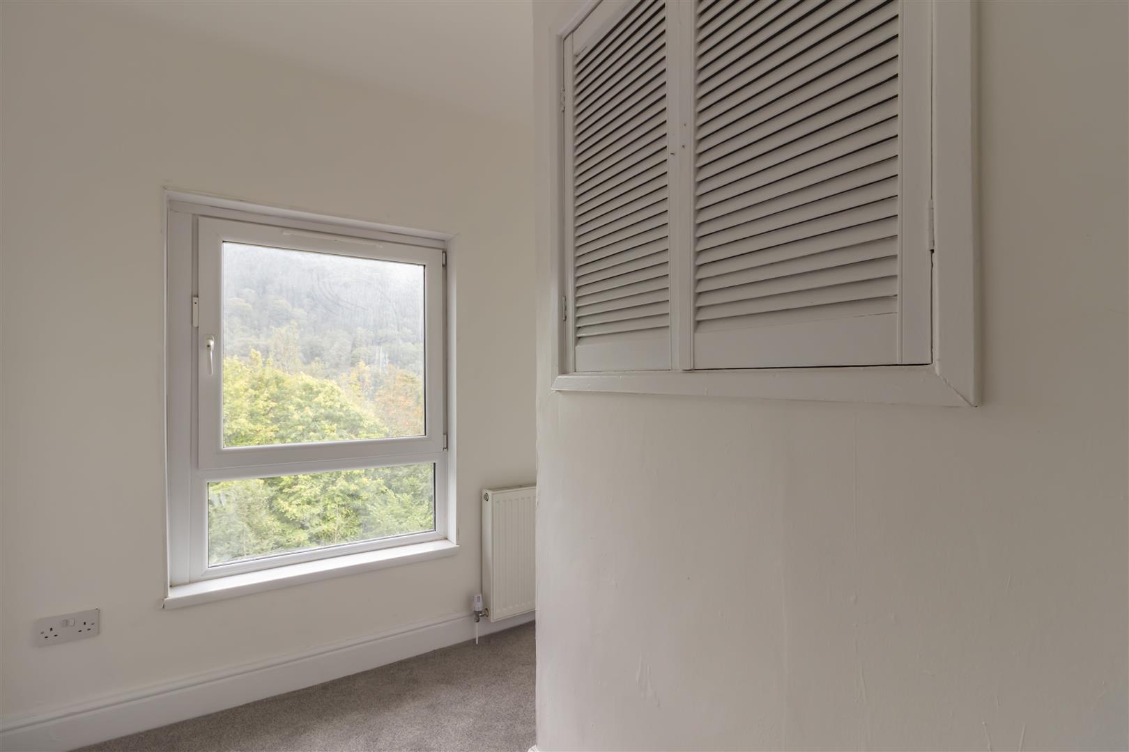 house - terraced for rent aberbeeg road