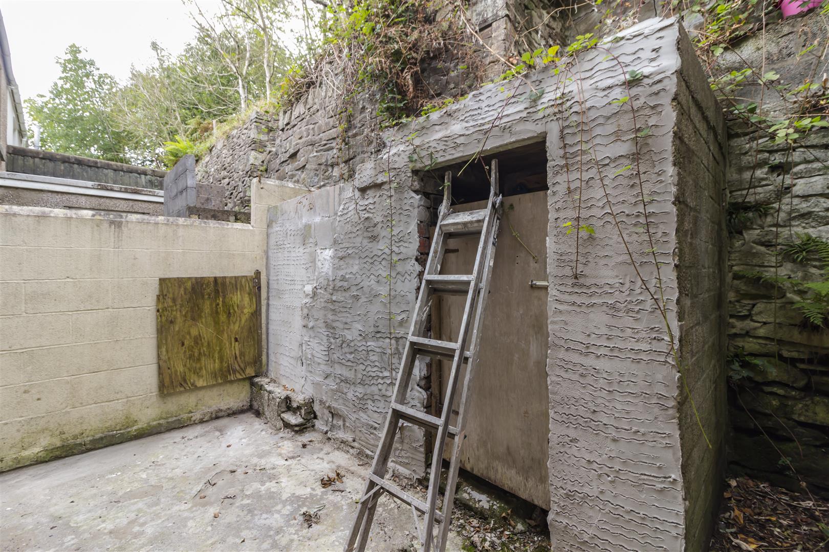 house - terraced for rent aberbeeg road