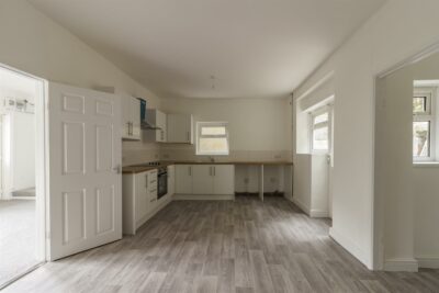house - terraced for rent aberbeeg road