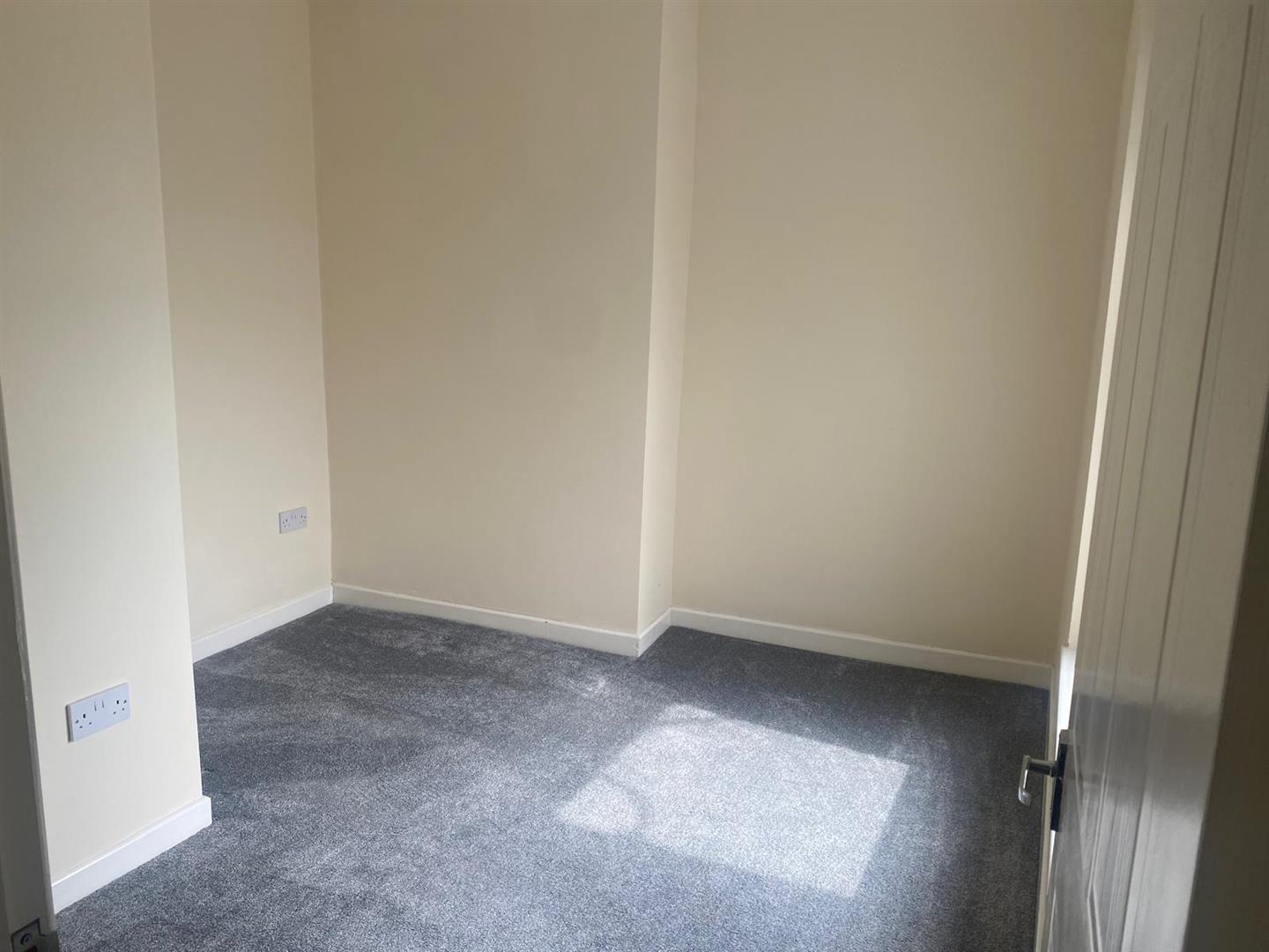 house - terraced for rent bryn crescent