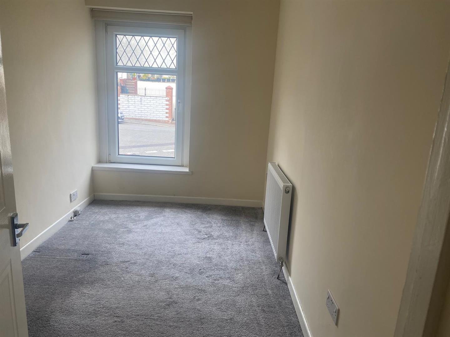 house - terraced for rent bryn crescent