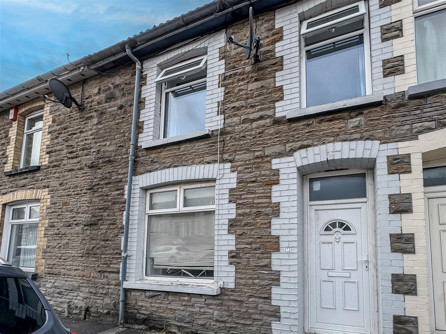 house - terraced for rent abertillery road