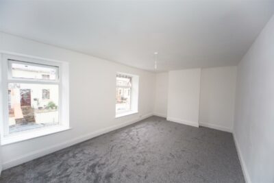 house - terraced for rent abertillery road