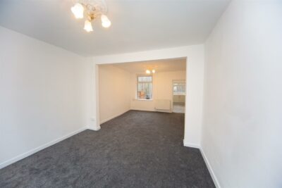 house - terraced for rent abertillery road