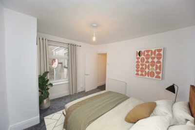 house - terraced for rent abertillery road