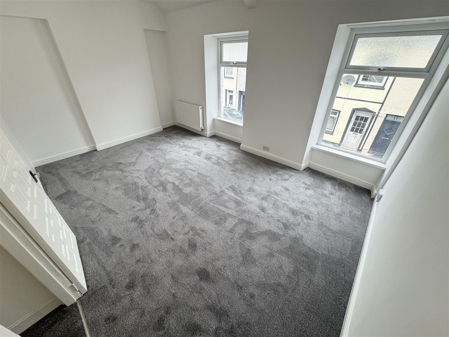 house - terraced for rent curre street