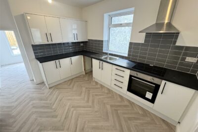 house - terraced for rent curre street