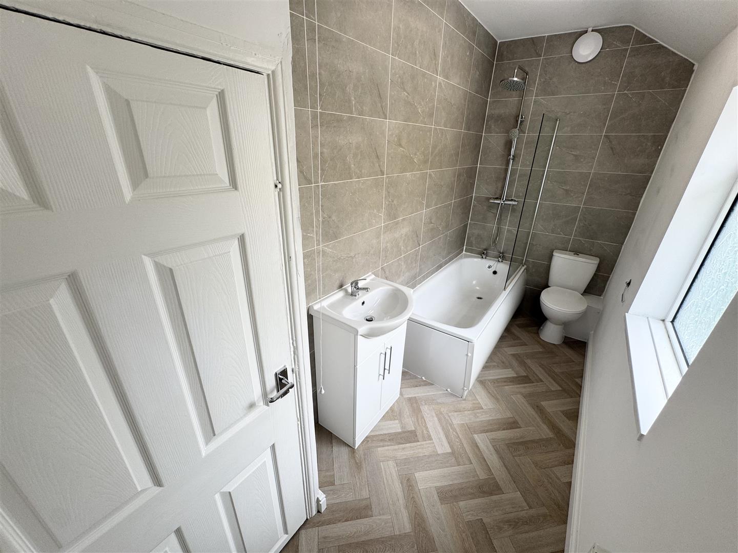 house - terraced for rent curre street